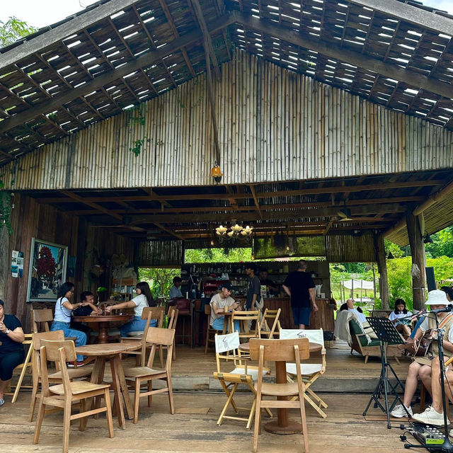 คาเฟ่ท่ามกลางหุบเขา ⛰️