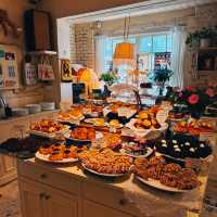 A CAFÉ WITH DELICIOUS CAKES.