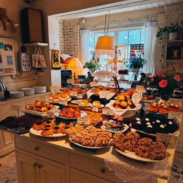 A CAFÉ WITH DELICIOUS CAKES.