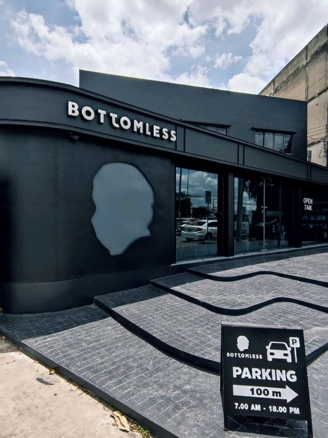 Bottomless Flagship Store คาเฟ่สนามบินน้ำ 