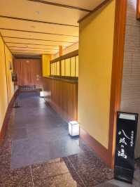 京都｜擁有自家泉源的露天溫泉、 絕美景觀的新日式旅館