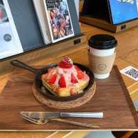 Relaxing Tea Time at Blue Leaf Café🍓