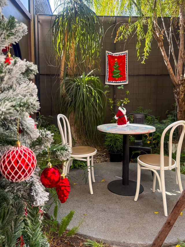 Niyom Chomchob Cafe