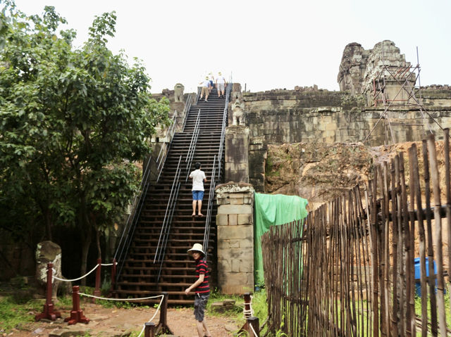 Where History Meets Majesty: Phnom Bakheng