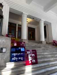 현대적인 시설과 전통적인 디자인이 조화를 이루는 서울도서관🇰🇷