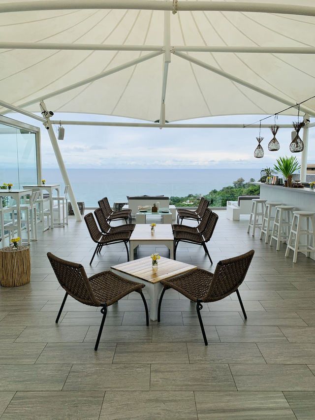 The Sundeck Phuket  จิบค็อกเทลชิลๆ ฟินไปกับวิวทะเล