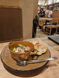 半歩進んだ新感覚沖縄料理を味わえる居酒屋🏮