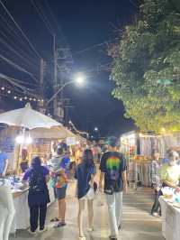 ถนนคนเดินกาดกองเก่า 🛍️