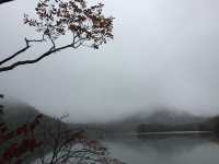 ชิลกลางสายหมอก พักใจกลางธรรมชาติที่ Yuno Lake