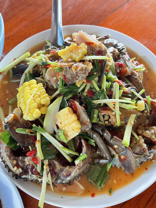 ส้มตำเจ๊ลักษณ์ แหลมสิงห์ จันทบุรี