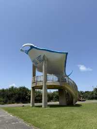 小浜島・海人公園の巨大マンタ展望台で、絶景と癒しのひとときを