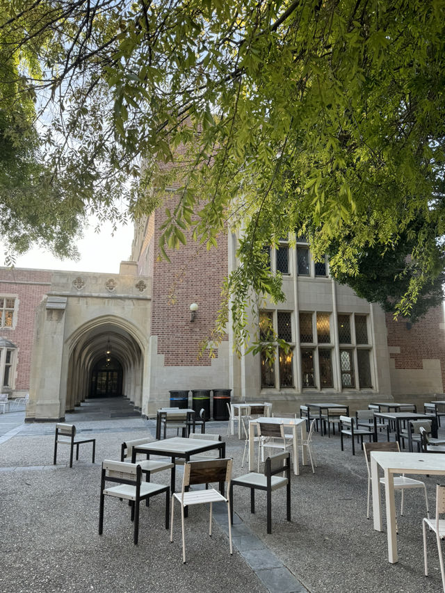 🏫 USC 캠퍼스, LA의 학문과 전통의 상징! 