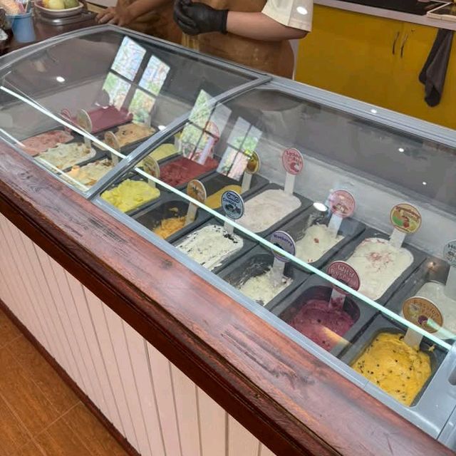 คาเฟ่เปิดใหม่ ไอศกรีมคือจุดเด่น