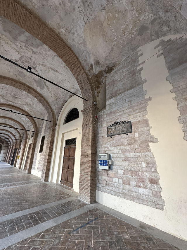 意大利中世紀名城🇮🇹法布里亞諾小鎮遊