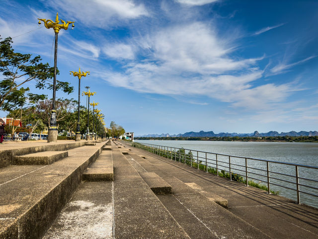 ชมพระอาทิตย์ตกที่สวยติดอันดับริมโขง! 🌅✨