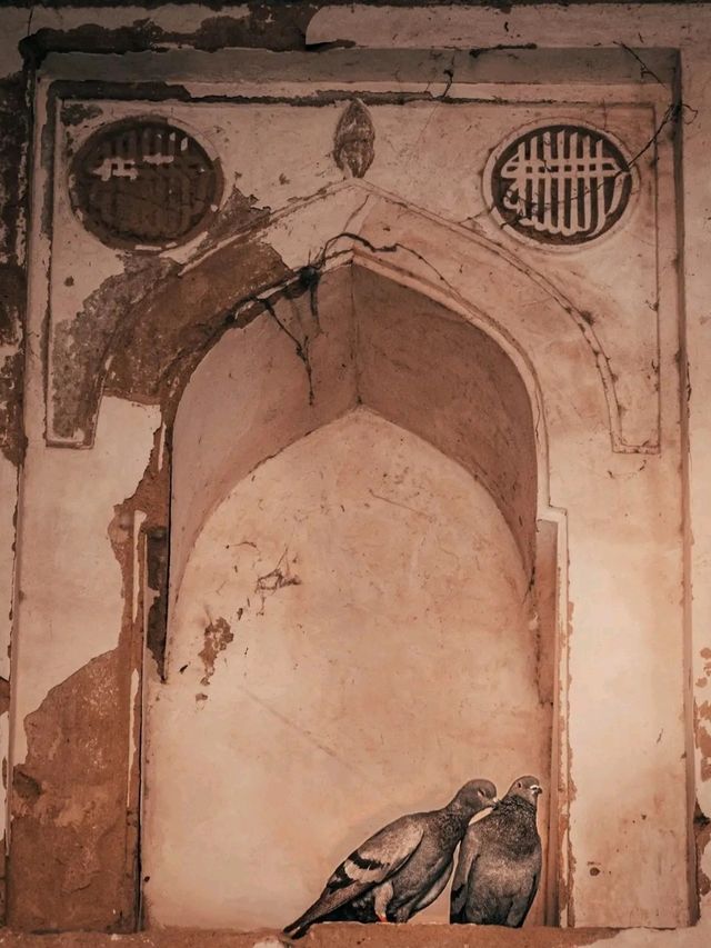 Rediscovering Legacy: A Walk Through Isa Khan’s Tomb