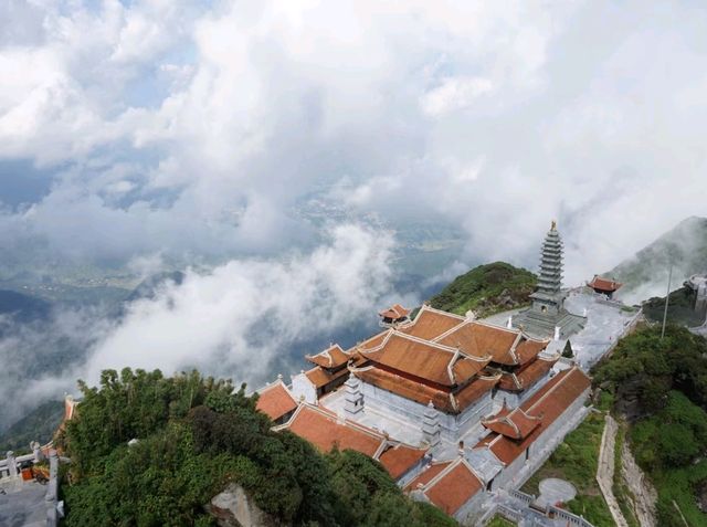Fansipan 3,143 m หลังคาแห่งอินโดจีน