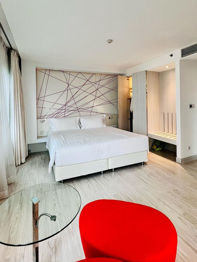 Modern Comfort at Centara Watergate Pavilion Hotel