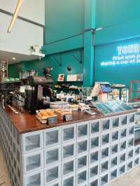 คาเฟ่น่านั่งที่กระทุ่มแบน Yours coffee & roaster