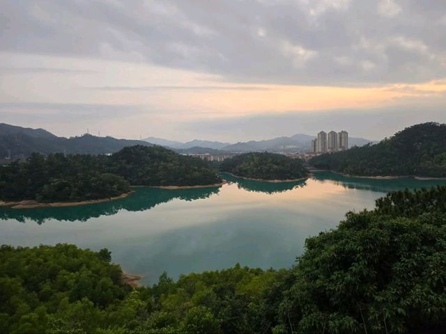 Easy Hike, Sweet Views