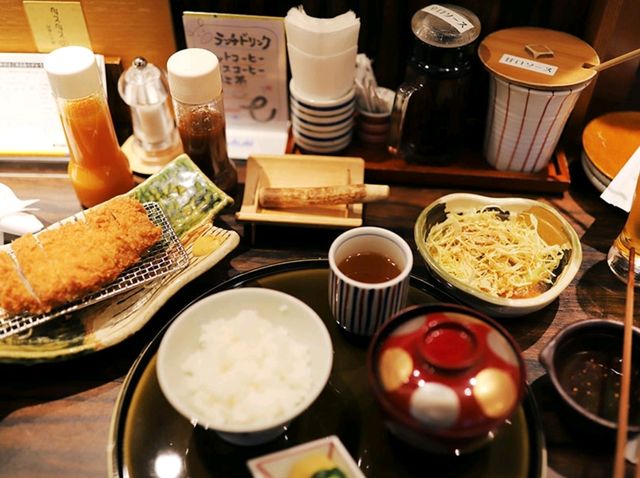 【🇯🇵松山】オカイドアーケード入口のとんかつ専門店「とんとん」で味わうサクサクジューシーな一品 