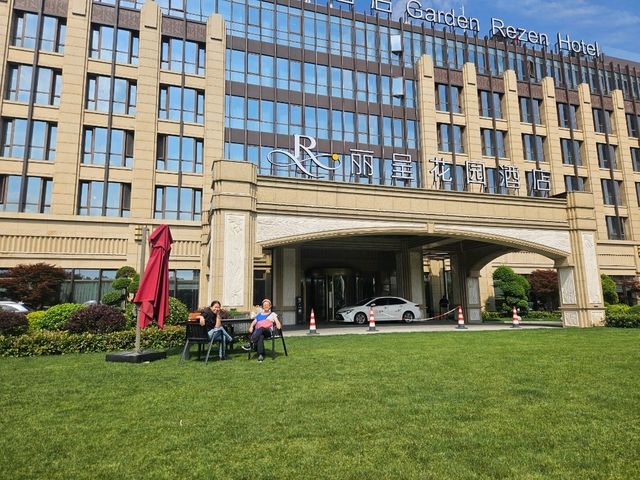 A Mini Disneyland Stay at Garden Rezen Hotel Shanghai – Perfect for Families!