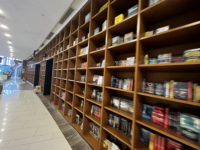 📚 BookXcess @ Gurney Paragon – Malaysia’s Most Scenic Bookstore