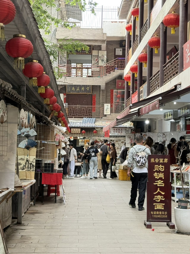 【中国・西安 書院門】古都の風情と芸術が息づく場所：書院門で歴史と文化に触れる旅！