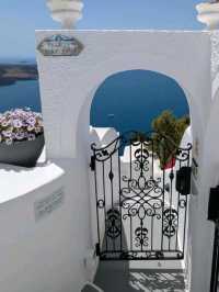 🌟 Europe :Budget Bliss in Blue & White: Santorini on a Budget 🇬🇷💙