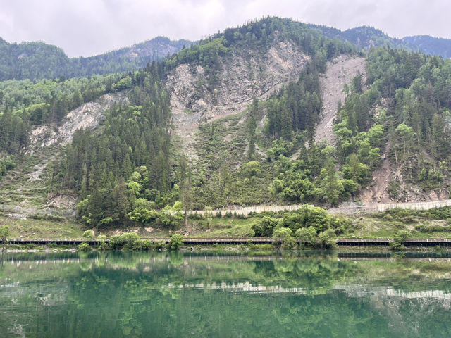  🌈 Jiuzhaigou Must-Visit Tips – Nature, Waterfalls & What to Skip