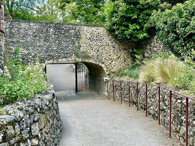 A Quiet Walk Through Reading Abbey Ruins