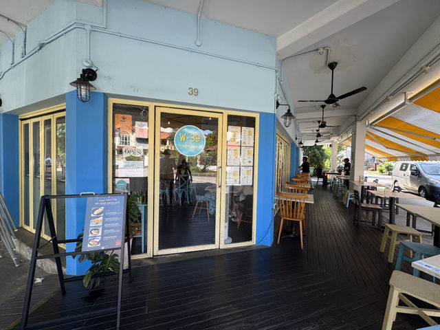 🐾 Paws & Pasta at W39 Bistro & Bakery – A Chill Spot for You and Your Pup