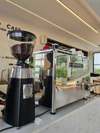 🌿 静かな運河沿いで、夕方の風とコーヒーを満喫—Rondo Cafe x Shopでリラックス