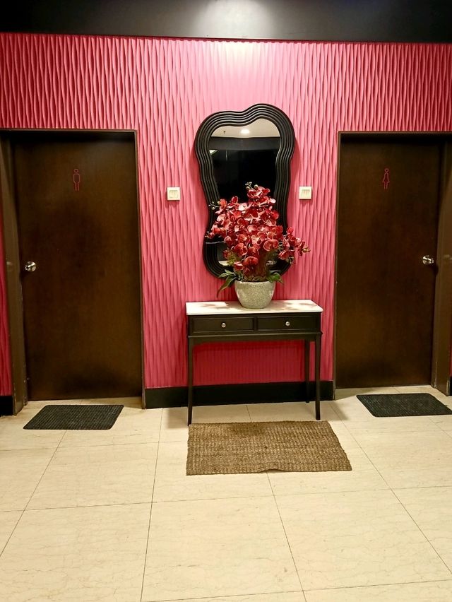 Teedo Hotel - a new black and pink rest nest in KL. 