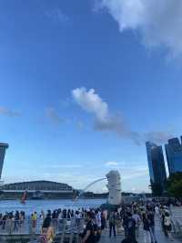 เดินเล่น Marina Bay ชม Merlion พ่นน้ำ 