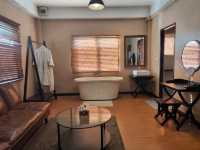 Brown Room: Naptel Changmoi 