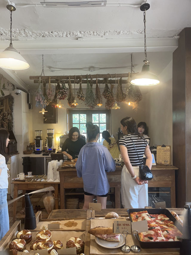 프랑스 베이커리를 만날 수 있는 빈티지 무드 카페🇫🇷☕️🥖