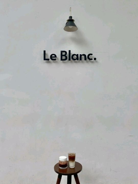 Le Blanc.Coffee & Space
