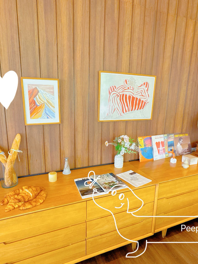 คาเฟ่ติดชายหาดบางแสน @Peeps breakfast and bar 🍷