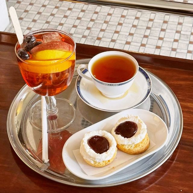 Enjoying fragrant tea time🫖