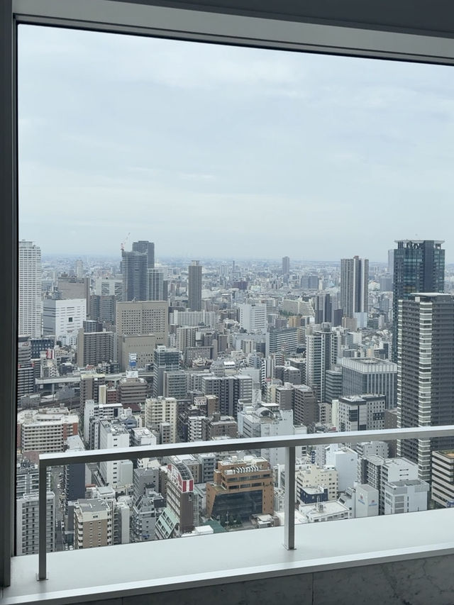 จุดชมวิวกลางเมืองโอซาก้า Umeda Sky Building