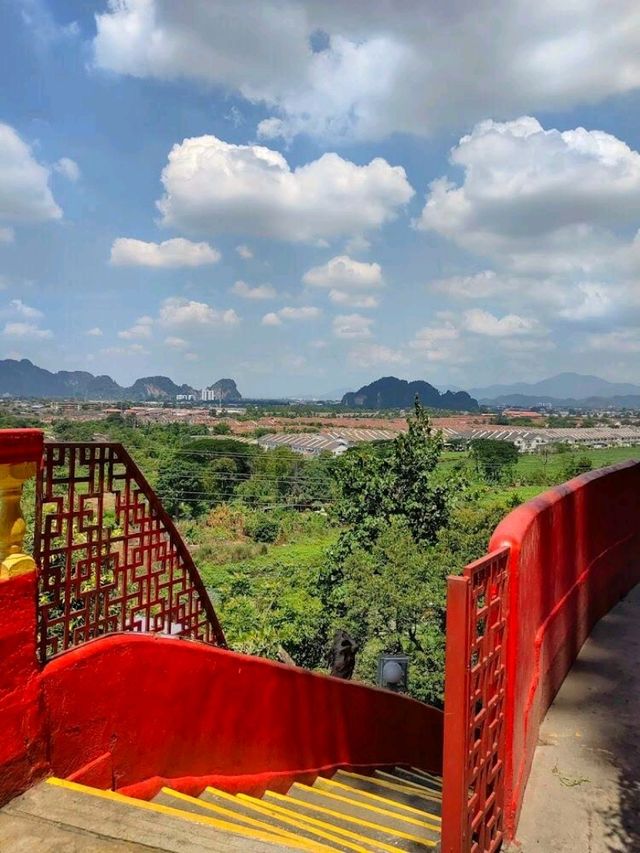 Dong Hua Cave Temple