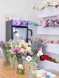 ชวนมาเวิร์คช็อปจัดดอกไม้ ที่คาเฟ่สุดมินิมอล 💐