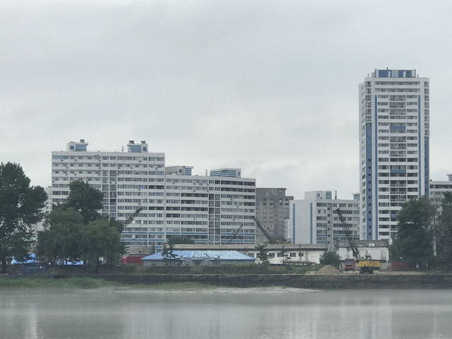 202507丹東：一趟直視北韓的邊境凝視📍鴨綠江 1 號碼頭遊船