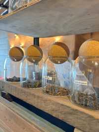 Ogi คาเฟ่ลับๆ ติดริมทะเล ที่อ่างศิลา