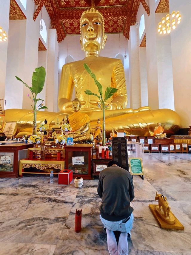 วัดไชโยวรวิหาร วัดเก่าแก่ที่มี หลวงพ่อโตองค์ใหญ🙏