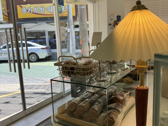 초등학교 담벼락 옆 디저트 맛집!!