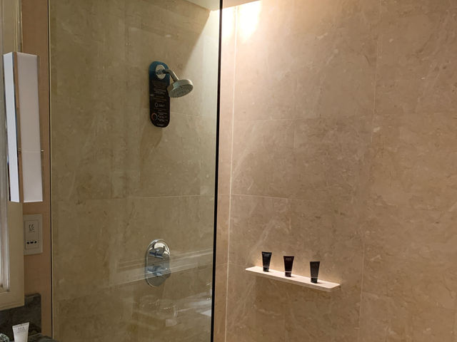 🏙️ Marina Bay Sands Stay – Spacious Comfort with Stunning Views