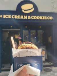 極邪惡 🍪曲奇雪糕三文治🍨