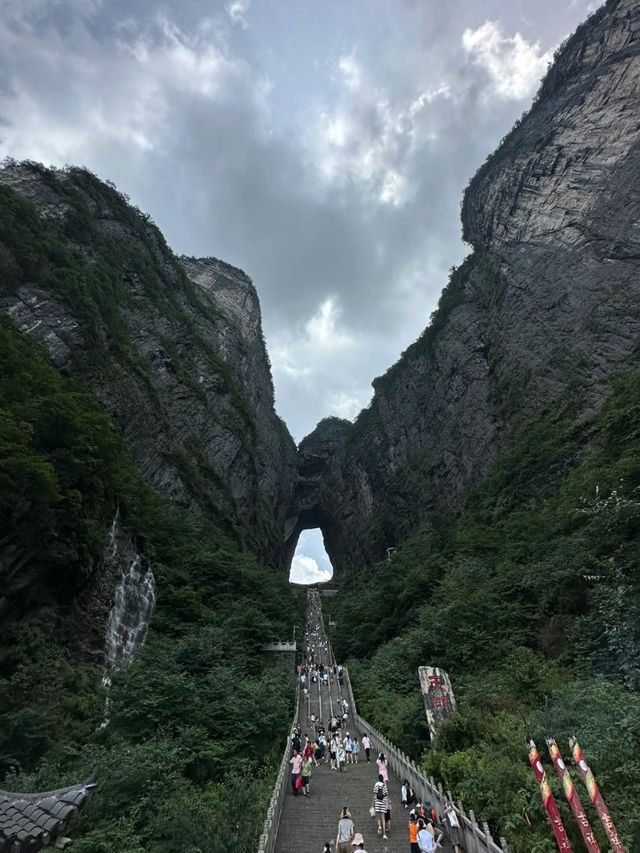 Where Earth Touches the Sky – Tianmen Cave Awaits Where Earth Touches the Sky – Tianmen Cave Awaits